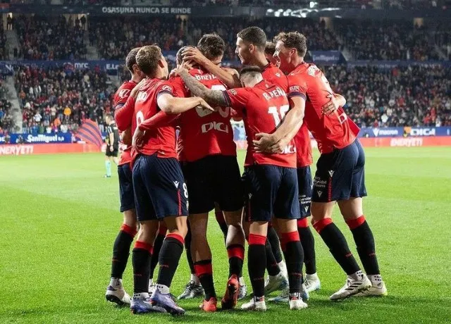 Osasuna tận dụng cơ hội và ghi bàn sớm