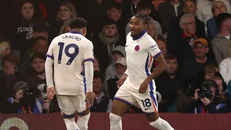 Jadon Sancho có màn chào sân ấn tượng tại CLB Chelsea.