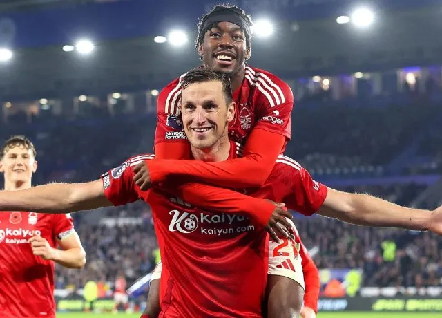 Nottingham vượt qua chủ nhà Leicester tiến vào top 5 Ngoại hạng Anh