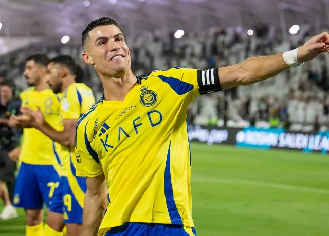 Ronaldo ghi bàn tỏa sáng ở phút cuối giúp Al Nassr giành trọn 3 điểm 