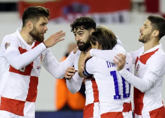 Bồ Đào Nha và Croatia vào tứ kết