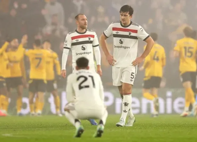 Bruno Fernandes nhận thẻ đỏ