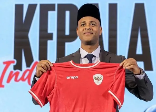 Kluivert chính thức trở thành HLV tuyển Indonesia