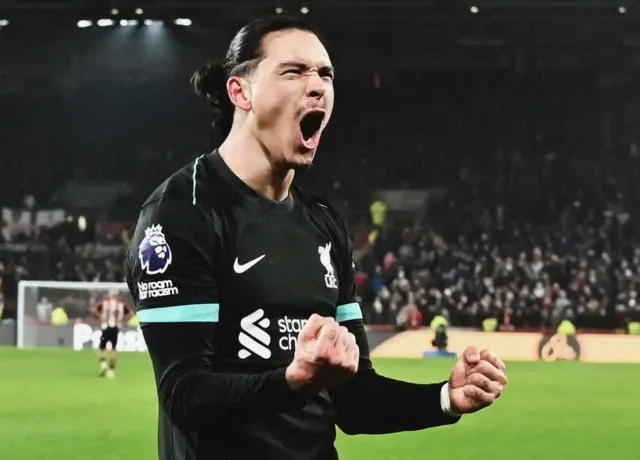  Cú đúp muộn màng của Darwin Nunez trong những phút bù giờ 