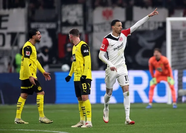 Trận đấu giữa Frankfurt và Dortmund tại vòng 18 Bundesliga 