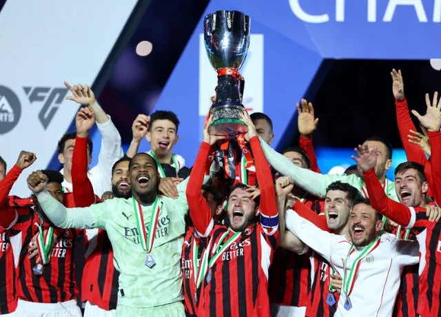 AC Milan vỡ òa phút bù giờ đánh bại Inter vô địch siêu cúp Italia