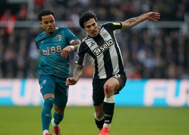 Justin Kluivert ngày càng bùng nổ trong màu áo Bournemouth