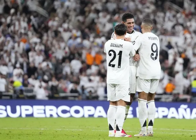 Real dễ dàng đánh bại Mallorca 3-0 vào chung kết gặp Barca