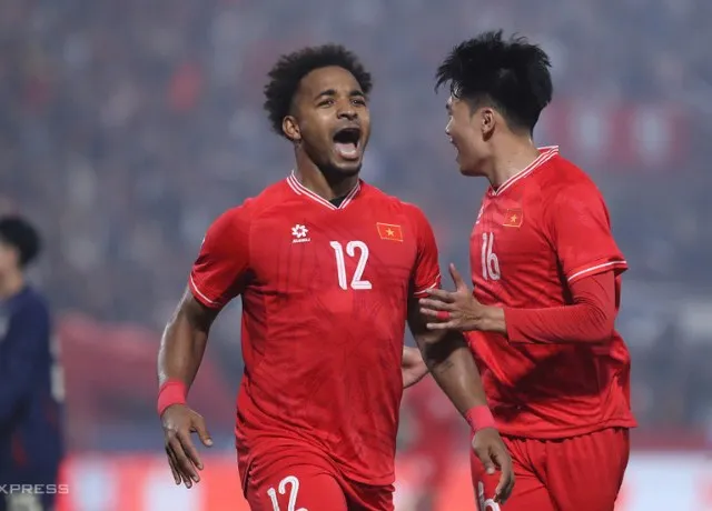 Xuân Son lập cú đúp giúp Việt Nam đánh bại Thái Lan trong trận chung kết AFF Cup lượt đi