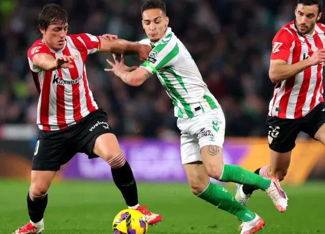 Antony tỏa sáng ở Conference League