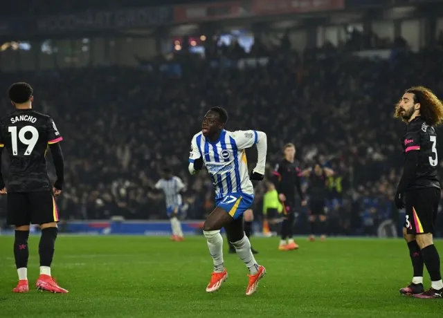 Minteh lập cú đúp, Chelsea bất lực