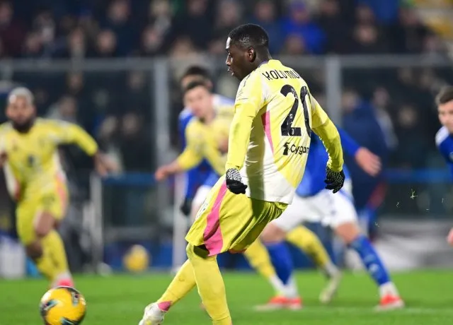 Juventus vượt qua Como 1907 với tỷ số 2-1 bằng bàn thắng cuối trận