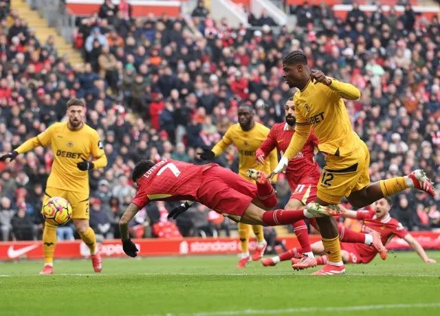 Liverpool thắng nhẹ nhàng trước Wolves với tỷ số 2-1