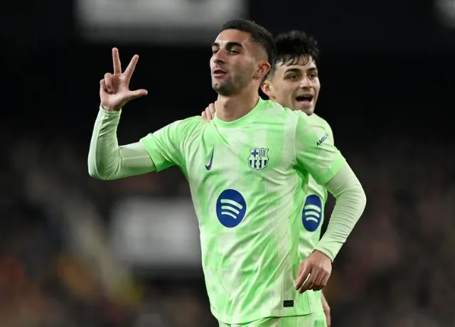 Ferran Torres tỏa sáng với hat-trick Barca hủy diệt Valencia