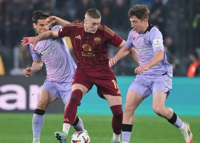 Roma ngược dòng phút bù giờ trước Athletic Bilbao
