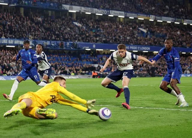 Trận đấu giữa Chelsea và Tottenham tại vòng 30 Ngoại hạng Anh 2024/2025