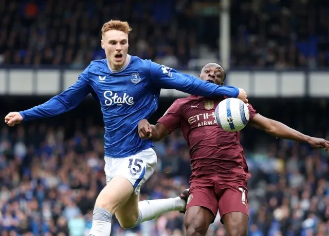 Man City leo lên vị trí thứ 4 sau khi đánh bại Everton với tỷ số 2-0