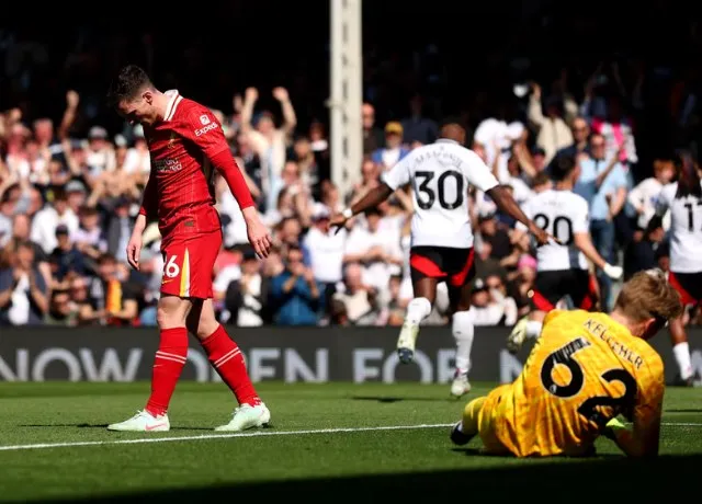 trận đấu giữa Fulham và Liverpool trên sân Craven Cottage