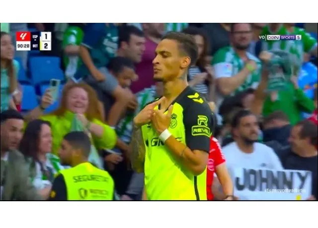 Antony ghi siêu phẩm ở phút bù giờ Betis thắng 2-1 trước Espanyol