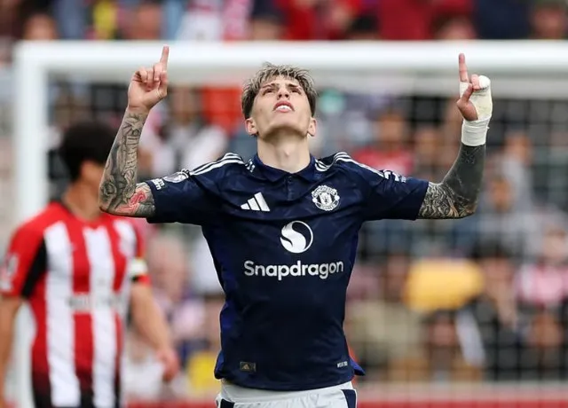 MU dẫn trước nhưng nhanh chóng bị lật ngược