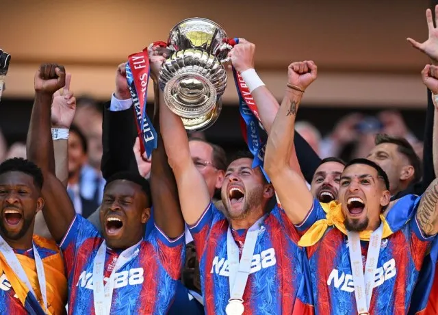 Crystal Palace có danh hiệu vô địch FA sau gần 120 năm