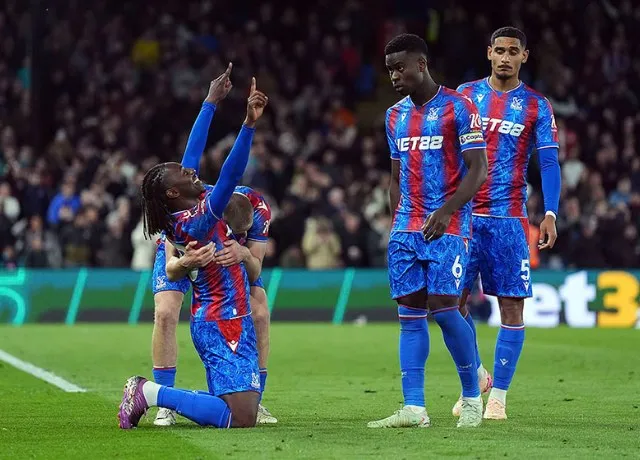 Nottingham lại hòa Crystal Palace bất lợi trong cuộc đua giành vé dự C1
