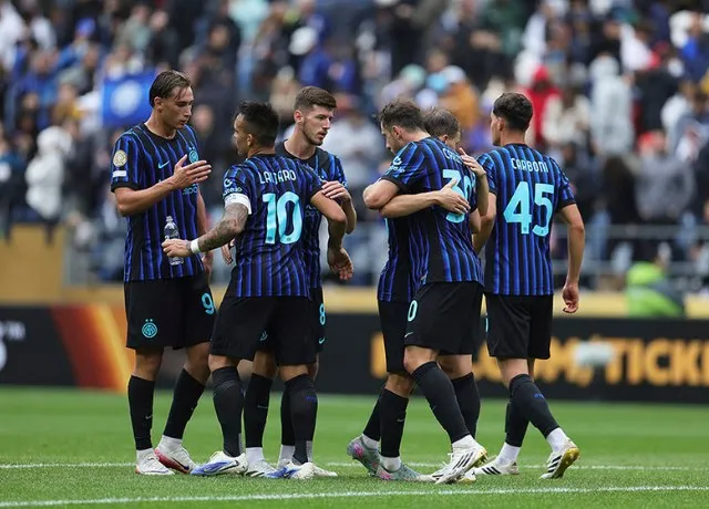 Inter lội ngược dòng 2-1 thành công trước Urawa Red ở phút bù giờ