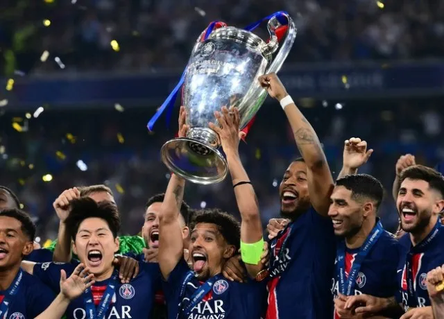 Lee Kang In trở thành cầu thủ châu Á thứ 2 vô địch Cúp C1