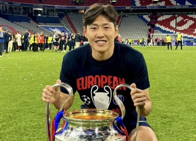 Lee Kang In trở thành cầu thủ châu Á thứ 2 vô địch Cúp C1