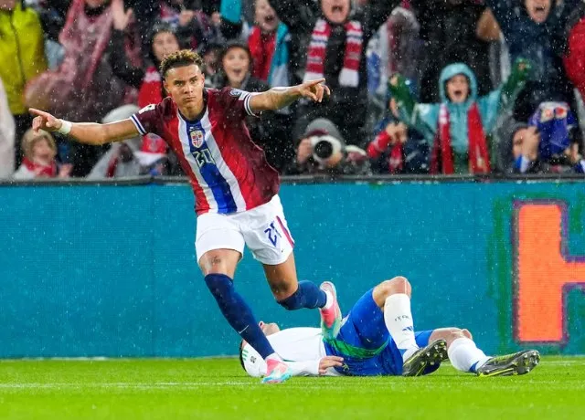 Na Uy trút mưa bàn thắng