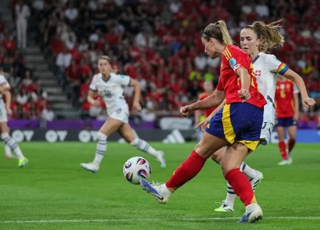 Nữ Tây Ban Nha vượt qua Nữ tuyển Đức bằng bàn thắng vàng của Bonmati