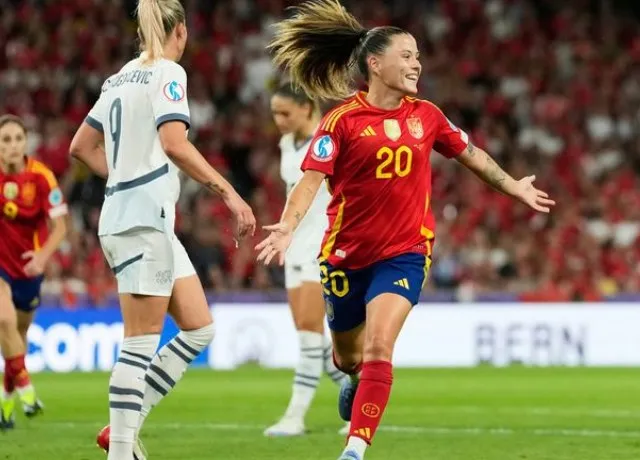 nữ Tây Ban Nha đã triển khai lối chơi kiểm soát quen thuộc