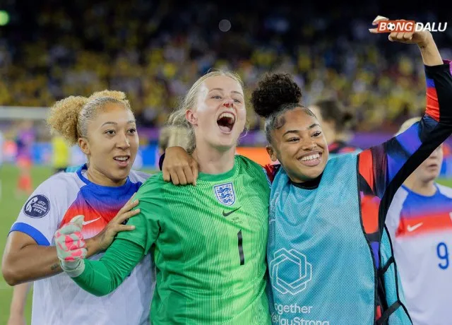 Tuyển nữ Anh vượt qua nữ Thụy Điển bằng loạt Penalty cân não