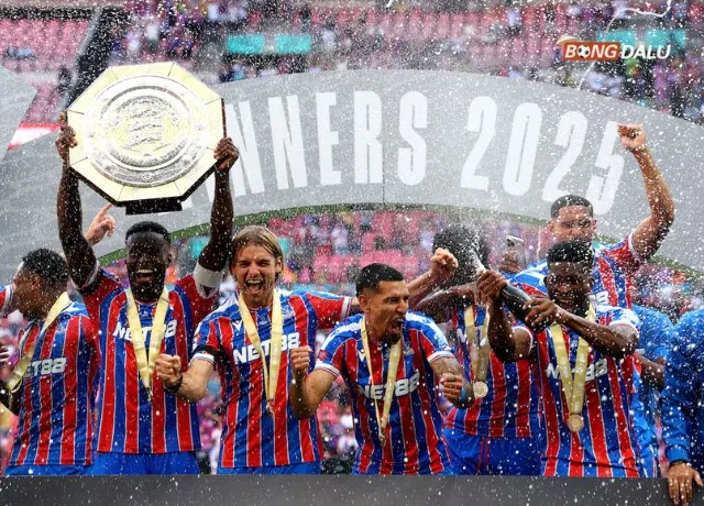 Crystal Palace thắng kịch tính Liverpool trên chấm Penalty đoạt siêu cúp Anh