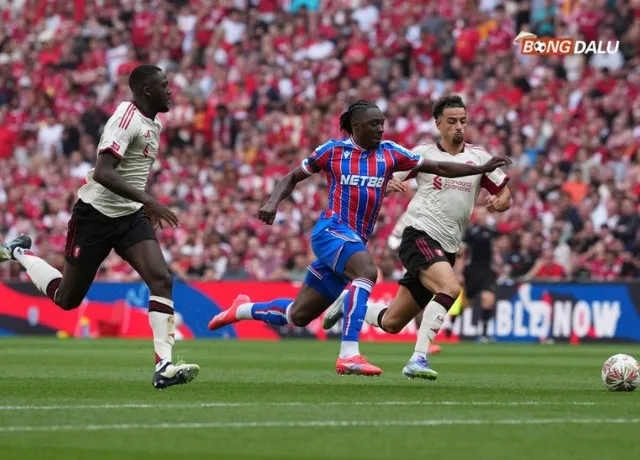 Crystal Palace thắng kịch tính Liverpool trên chấm Penalty đoạt siêu cúp Anh