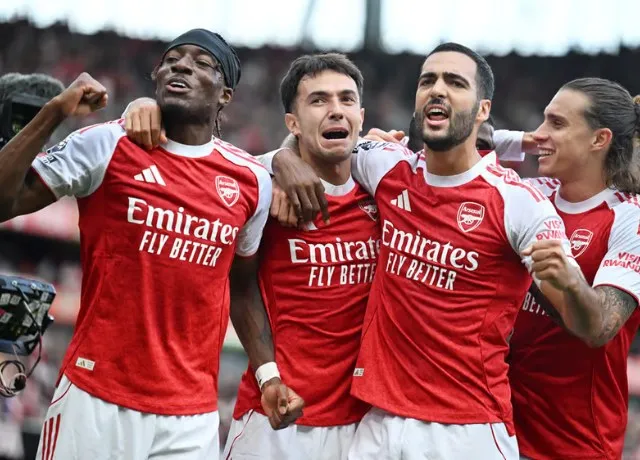Arsenal giành chiến thắng đậm 3-0 trước Nottingham leo lên ngôi đầu bảng