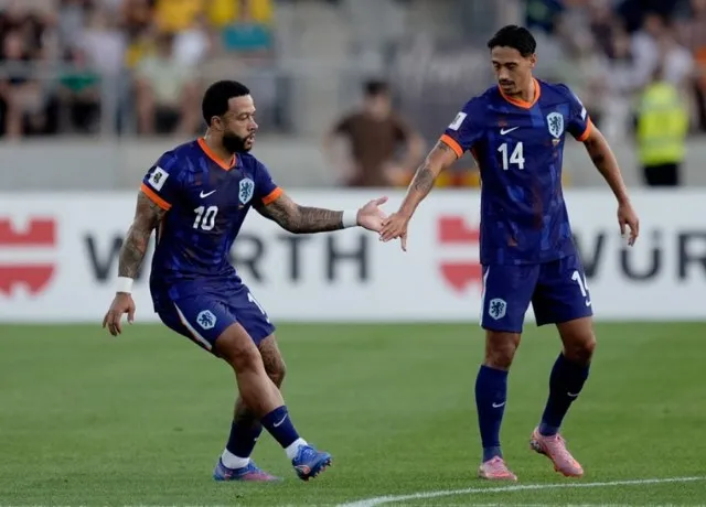 Depay tỏa sáng, Hà Lan thoát hiểm trong gang tấc