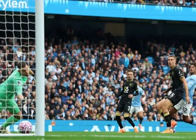  Man City bùng nổ với 4 bàn thắng