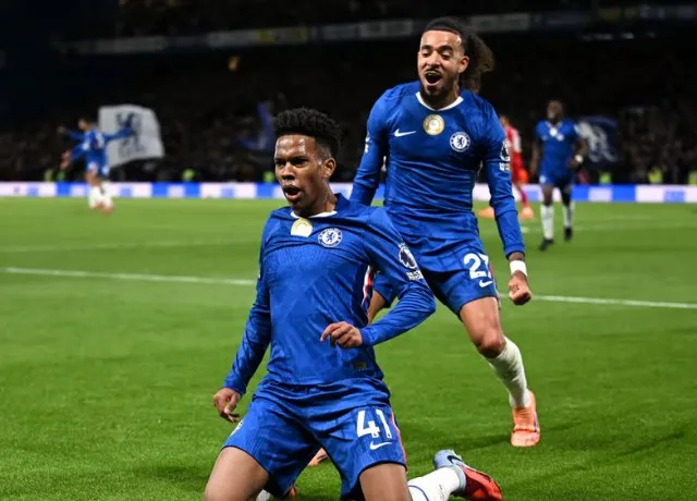 Chelsea chiếm ưu thế sớm